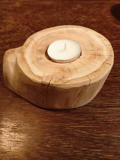 Dekorační svícen z třešňového dřeva, nepravidelný tvar